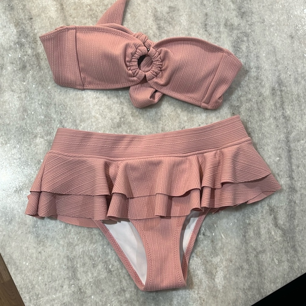 Chicwish 2 Piece Strapless Bikini Size Small
